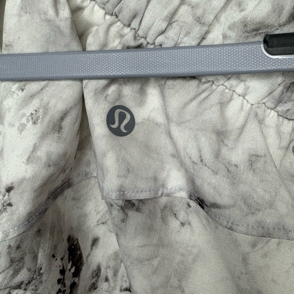 LULULEMON Flat-Front RELAXED Short SIZE 6 Aquila Rhino Grey White Marble 4.5" - Picture 3 of 8
